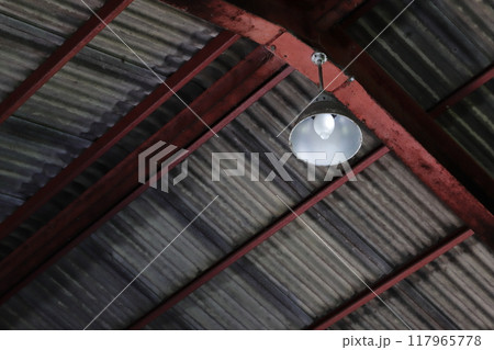 古い工場の水銀灯 古い工場の水銀灯 117965778