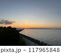 夕日の海 117965848