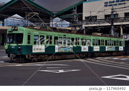 京阪600形電車と浜大津駅の交差点風景 117968492