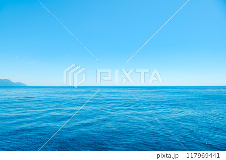青い海と青い空 117969441