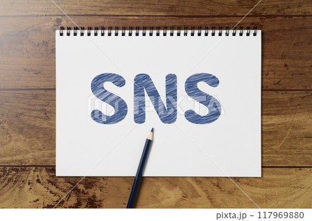 色鉛筆で塗りつぶしたイメージのSNS 117969880