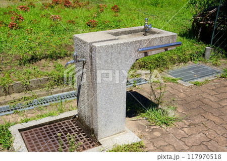 公園の水飲み場 公園の水飲み場 117970518