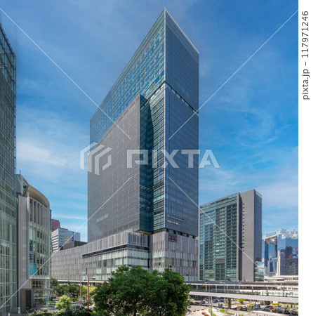 JR大阪駅直結、旧大阪中央郵便局跡地に立つ晴天のJPタワー大阪(KITTE大阪)外観。梅田駅隣接 JR大阪駅直結、旧大阪中央郵便局跡地に立つ晴天のJPタワー大阪(KITTE大阪)外観。梅田駅隣接 117971246