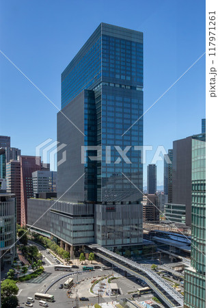 JR大阪駅直結、旧大阪中央郵便局跡地に立つ晴天のJPタワー大阪(KITTE大阪)外観。梅田駅隣接 JR大阪駅直結、旧大阪中央郵便局跡地に立つ晴天のJPタワー大阪(KITTE大阪)外観。梅田駅隣接 117971261