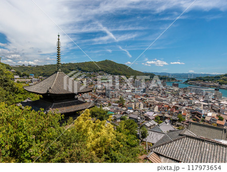 天寧寺の三重塔と尾道の町並み 天寧寺の三重塔と尾道の町並み 117973654