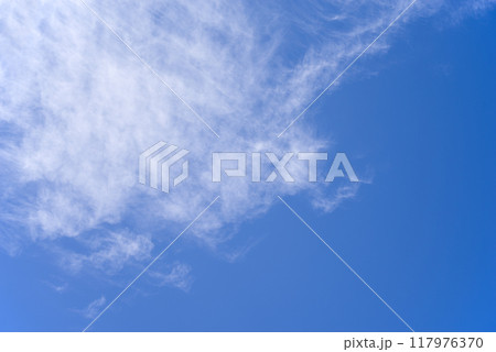爽やかな青空と白い雲 爽やかな青空と白い雲 117976370