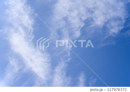 爽やかな青空と白い雲 爽やかな青空と白い雲 117976372