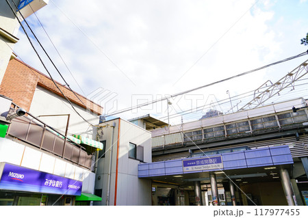 青空の京成関屋駅 117977455