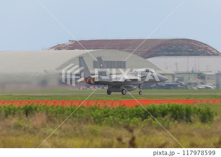 航空自衛隊第305飛行隊F-15Jイーグルの離陸滑走 117978599