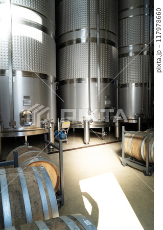Modernt metal wine tanks 117978660
