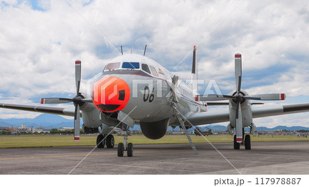 エプロンの海上自衛隊YS-11T-A訓練機 エプロンの海上自衛隊YS-11T-A訓練機 117978887