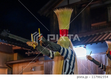 三重県度会町麻加江で江戸時代から行われているお盆の行事のかんこ踊り 117982354