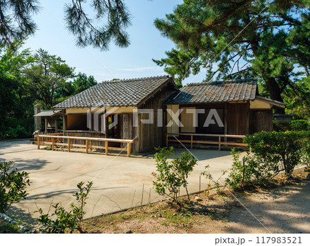 松陰神社境内の松下村塾 松陰神社境内の松下村塾 117983521