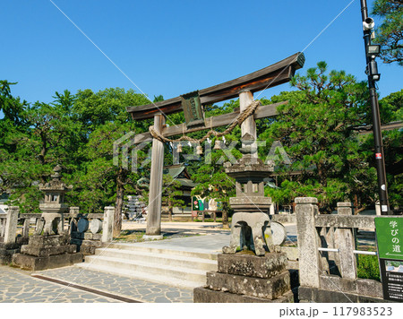 萩市松陰神社の鳥居 117983523