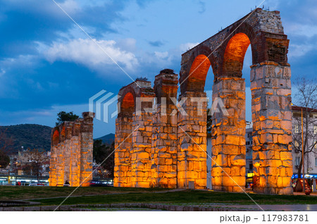 Remants of ancient Roman aquaduct in Selcuk. Turkey 117983781