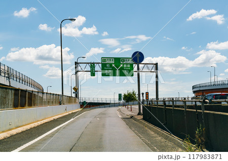 高速道路　分岐　分かれ道 117983871