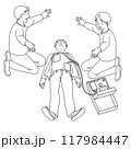 AEDを使って人命救助を行う人　2人 117984447