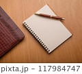 開かれたリングノートとペン 117984747
