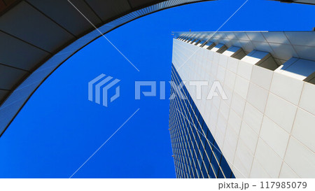 埼玉県川口市の川口総合文化センターリリアと青空の風景 117985079