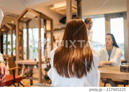 beauty parlor 117985225