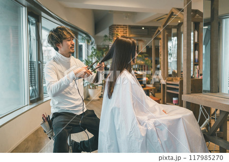 beauty parlor 117985270