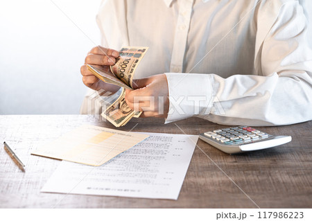 新壱万円札イメージ　不動産取引 117986223