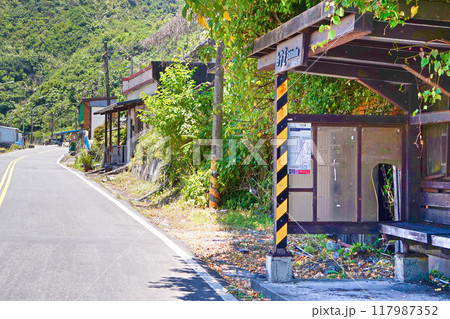 【台湾/台東県】東海岸沿いにあるバス停(三仙台・比西里岸) 【台湾/台東県】東海岸沿いにあるバス停(三仙台・比西里岸) 117987352