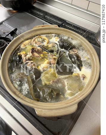 釣れたスッポンを捌いてスッポン鍋にした 釣れたスッポンを捌いてスッポン鍋にした 117987410