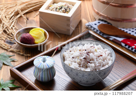 炊きたての雑穀ご飯 （ 三十雑穀 ） 117988207