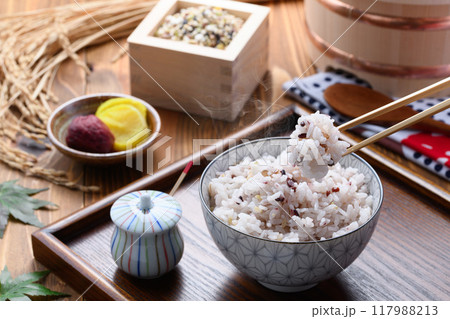 炊きたての雑穀ご飯 ( 三十雑穀 ) 炊きたての雑穀ご飯 ( 三十雑穀 ) 117988213