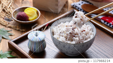 炊きたての雑穀ご飯 （ 三十雑穀 ） 117988214