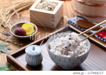 炊きたての雑穀ご飯 （ 三十雑穀 ） 117988217
