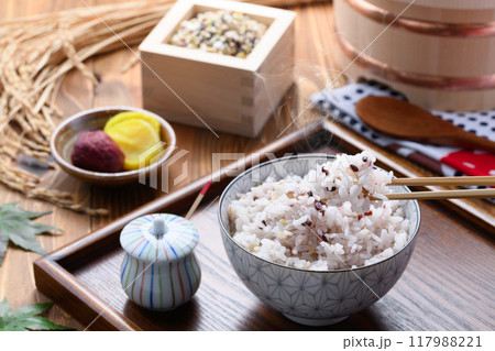 炊きたての雑穀ご飯 ( 三十雑穀 ) 炊きたての雑穀ご飯 ( 三十雑穀 ) 117988221