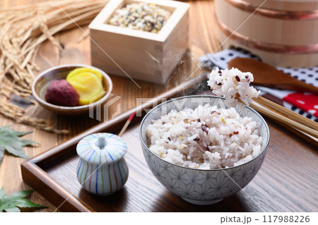 炊きたての雑穀ご飯 （ 三十雑穀 ） 117988226