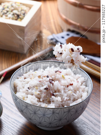 炊きたての雑穀ご飯 ( 三十雑穀 ) 炊きたての雑穀ご飯 ( 三十雑穀 ) 117988227