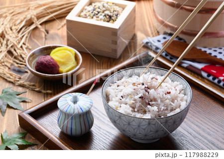 炊きたての雑穀ご飯 （ 三十雑穀 ） 117988229
