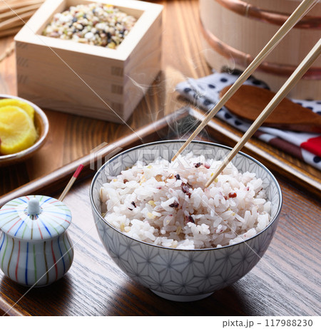 炊きたての雑穀ご飯 （ 三十雑穀 ） 117988230