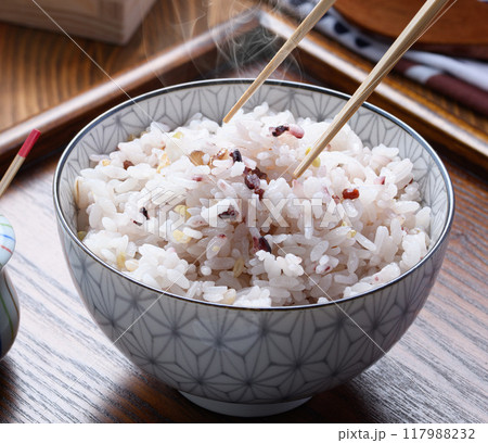 炊きたての雑穀ご飯 ( 三十雑穀 ) 炊きたての雑穀ご飯 ( 三十雑穀 ) 117988232