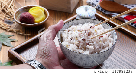 炊きたての雑穀ご飯 （ 三十雑穀 ） 117988235