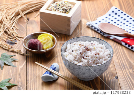 炊きたての雑穀ご飯 ( 三十雑穀 ) 炊きたての雑穀ご飯 ( 三十雑穀 ) 117988238