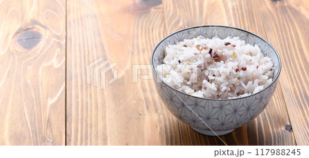 炊きたての雑穀ご飯 （ 三十雑穀 ） 117988245