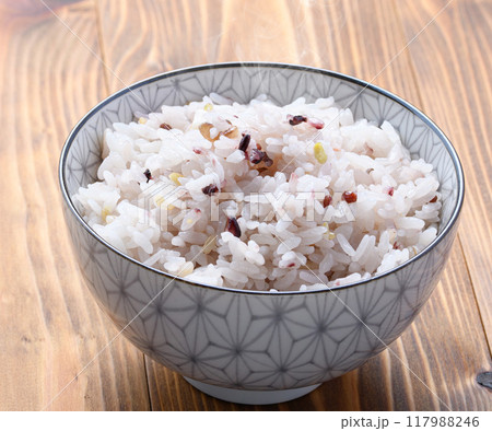 炊きたての雑穀ご飯 ( 三十雑穀 ) 炊きたての雑穀ご飯 ( 三十雑穀 ) 117988246