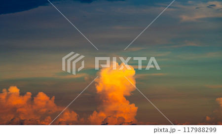 夏の夕刻の青空と積乱雲　b-2 高彩度コントラスト 117988299