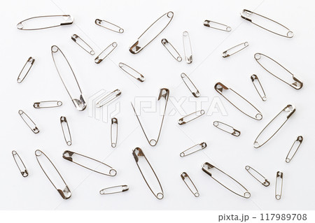 Set of big and small size silver safety pins. 117989708