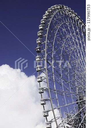 青空と入道雲と観覧車　縦 117990753