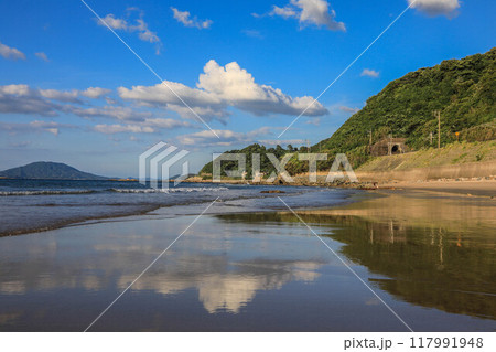 姉子の浜夕景 117991948