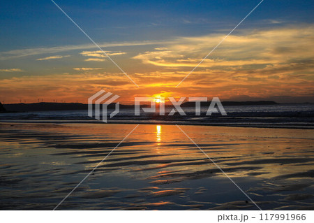 姉子の浜夕景 117991966