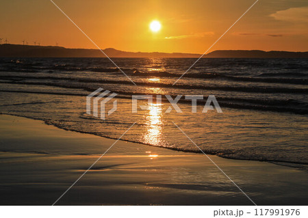 姉子の浜夕景 117991976