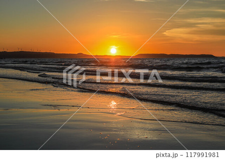 姉子の浜夕景 117991981