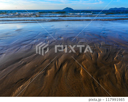 姉子の浜夕景 117991985